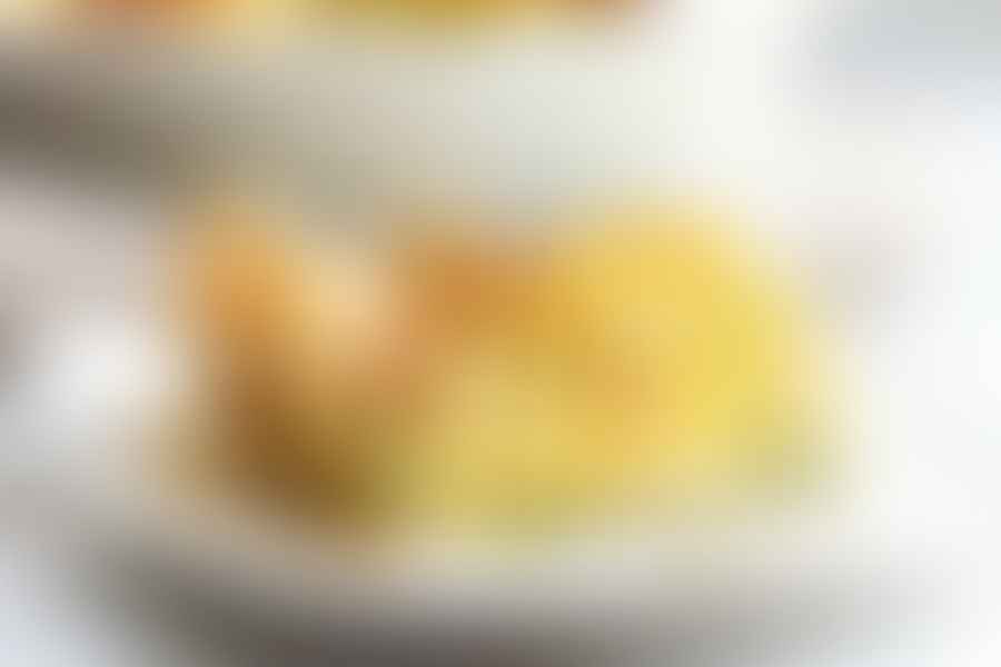 adding cream to quiche